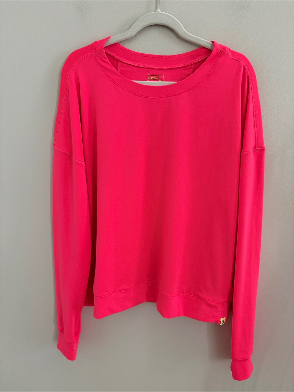 Lucky in Love Women’s Bright Coral Crewneck Shirt UV 50 protection NWOTS
